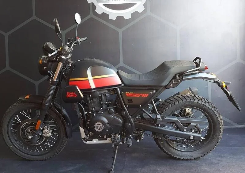 Royal Enfield Scram 411 Graphite Red and Graphite Yellow image